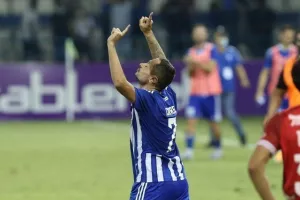 ΦΩΤΟΣ/Πάρτι στα αποδυτήρια και στο γήπεδο!