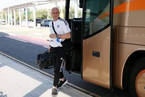 (ΦΩΤΟΣ) Check in και αναχώρηση 