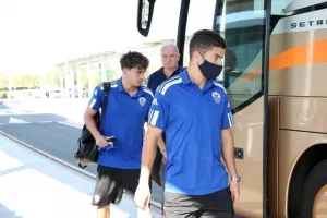 (ΦΩΤΟΣ) Check in και αναχώρηση 