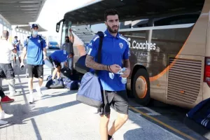 (ΦΩΤΟΣ) Check in και αναχώρηση 