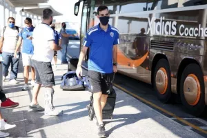 (ΦΩΤΟΣ) Check in και αναχώρηση 