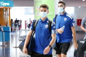 (ΦΩΤΟΣ) Check in και αναχώρηση 