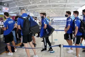 (ΦΩΤΟΣ) Check in και αναχώρηση 