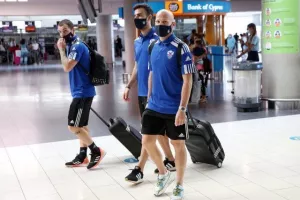 (ΦΩΤΟΣ) Check in και αναχώρηση 