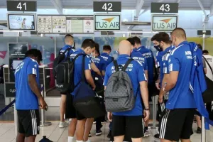 (ΦΩΤΟΣ) Check in και αναχώρηση 