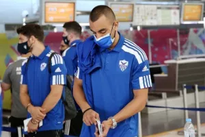 (ΦΩΤΟΣ) Check in και αναχώρηση 