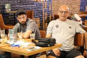 (ΦΩΤΟΣ) Check in και αναχώρηση 