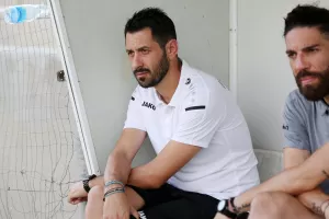 Πετράκης