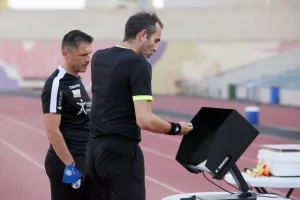 Κυριακή στο... VAR οι διαιτητές (φώτος)