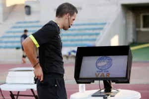 Κυριακή στο... VAR οι διαιτητές (φώτος)