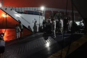 Νύχτα κόλαση στην Εύβοια: Καίγονται σπίτια - Οι κάτοικοι εγκαταλείπουν τη Λίμνη (φώτος)