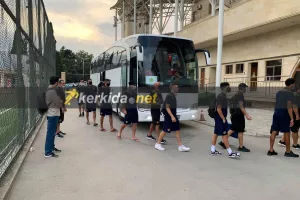 Έφτασε στο γήπεδο η ΑΕΛ (φώτος/βίντεο)