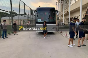 Έφτασε στο γήπεδο η ΑΕΛ (φώτος/βίντεο)