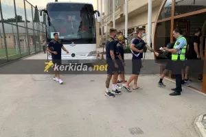 Έφτασε στο γήπεδο η ΑΕΛ (φώτος/βίντεο)