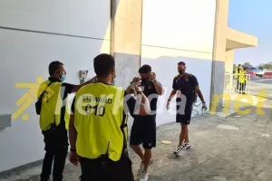(ΦΩΤΟΣ) Η άφιξη της ΑΕΛ στην "Αρένα"