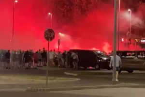 Άγριες συμπλοκές με οπαδούς Ντιναμό και Λέγκια (Φώτος/Βίντεο)