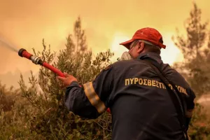 Φωτιά στην Εύβοια: Εκκενώστε τώρα προς Ιστιαία