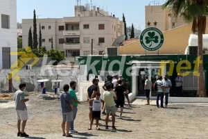 Ουρά... στην Παπανικολή οι Ομονοιάτες (φώτος kerkida.net)