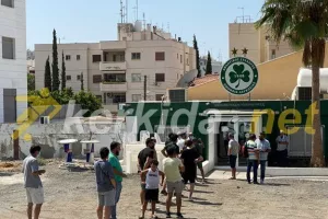 Ουρά... στην Παπανικολή οι Ομονοιάτες (φώτος kerkida.net)
