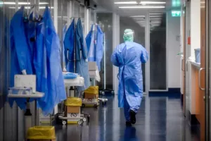 Ο 43χρονος που απεβίωσε ήταν ασθενής του γιατρού με τα πλαστά SafePass