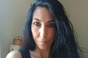 Η πυροσβέστρια που συγκλόνισε και έγινε viral στο διαδίκτυο
