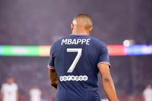 RMC Sport: "Περιμένει άμεσα πρόταση για Εμπαπέ η Παρί Σεν Ζερμέν!"