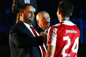 «Θέλει 10 εκατ. ευρώ συν μπόνους για Μανωλά η Νάπολι, αλλιώς δεν τον δίνει στον Ολυμπιακό»