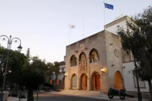 Ύποπτη βαλίτσα έξω από το Προεδρικό!