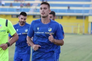 Απαραίτητος...