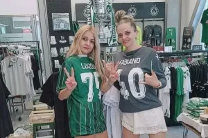 Ετοιμες...  Χριστίνα - Χριστιάνα με φανέλες Φαμπιάνο και Λοϊζου!