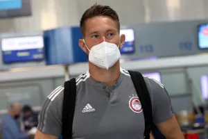 Φωτογραφίες από την αναχώρηση του Ολυμπιακού