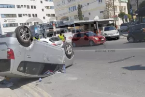 Αναποδογυρίστηκε όχημα μετά από τροχαίο στη Λευκωσία (φώτος)