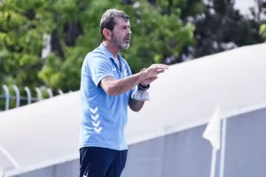 Πετράκης: «Δεχόμαστε εύκολα γκολ»