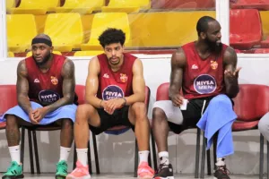 Αλλάζει ξένο και ο Κεραυνός