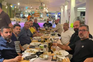 Γεύμα... σε ευχάριστο κλίμα (Φώτος)