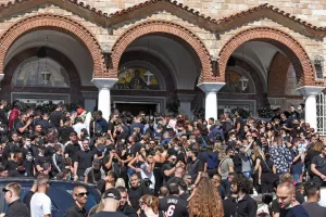 Mad Clip: Πλήθος κόσμου στο τελευταίο αντίο