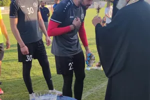 ΚΛΙΚΣ από τον αγιασμό 
