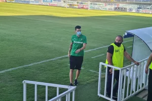 "Υποδέχθηκε" τους παίκτες με "γροθιά" ο Μπεργκ! 