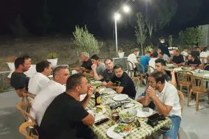 Oικογενειακό τραπέζι και στο φόντο... έναρξη (φώτος)