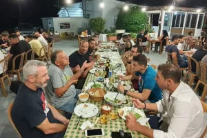 Oικογενειακό τραπέζι και στο φόντο... έναρξη (φώτος)