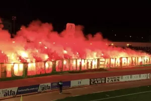 Θύρα 9 : "Σήμερα γιορτάζει το ποδόσφαιρο - Ραντεβού στα τσιμέντα"