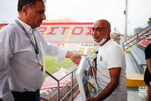 Συγκινητική στιγμή - Φανέλα στην οικογένεια του Σοφοκλή (φώτος)