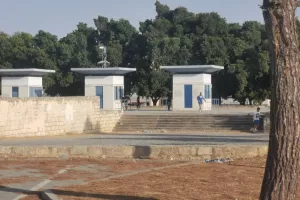 Κόσμος στα εκδοτήρια (φώτος)