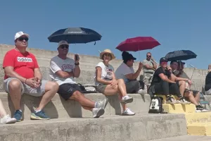 ΑΕΚ-Ομόνοια με... ομπρέλες!