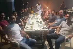 Τραπέζι σε παίκτες και προπονητικό τιμ πριν την πρεμιέρα