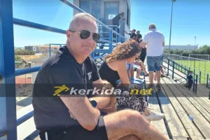 Στην... κερκίδα ο Σίμος
