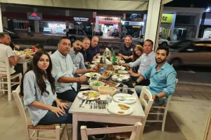 Τραπέζωμα και δώρα στα ΜΜΕ (φώτος)