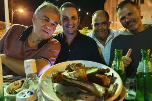 Μπροστά τα... παϊδάκια!