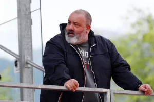 Απάντηση Καραπαπά για την υπόθεση Ροζ: «Σπεκουλάρετε σε μια θάλασσα ανοησίας»