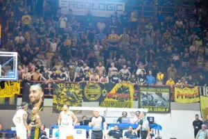 Με κόσμο η ΑΕΚ στο Super Cup